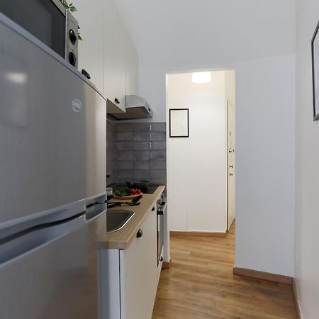 The Best Rent - Cozy Two-Bedroom Apartment Near Colonne S Lorenzo Milan Bagian luar foto