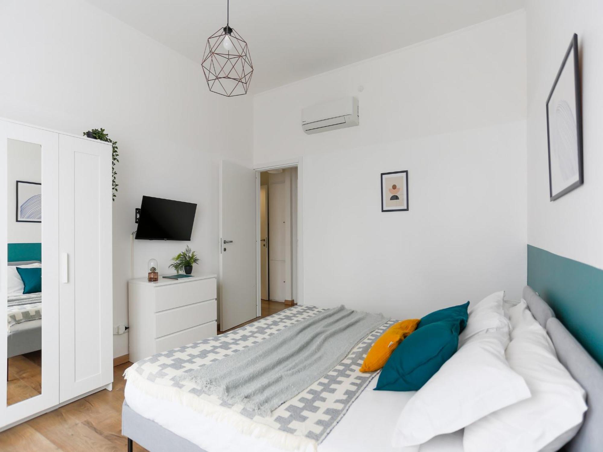 The Best Rent - Cozy Two-Bedroom Apartment Near Colonne S Lorenzo Milan Bagian luar foto