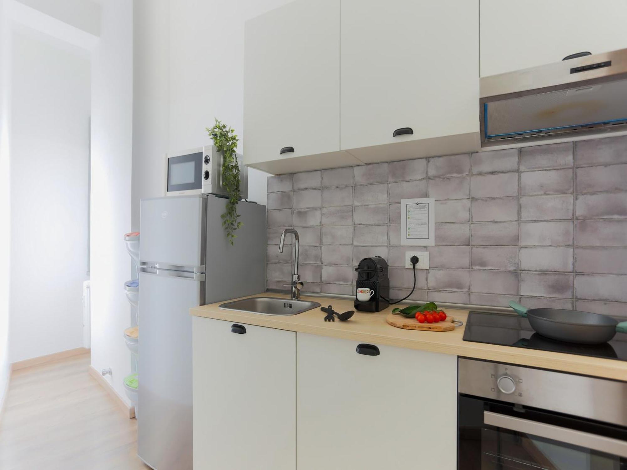 The Best Rent - Cozy Two-Bedroom Apartment Near Colonne S Lorenzo Milan Bagian luar foto