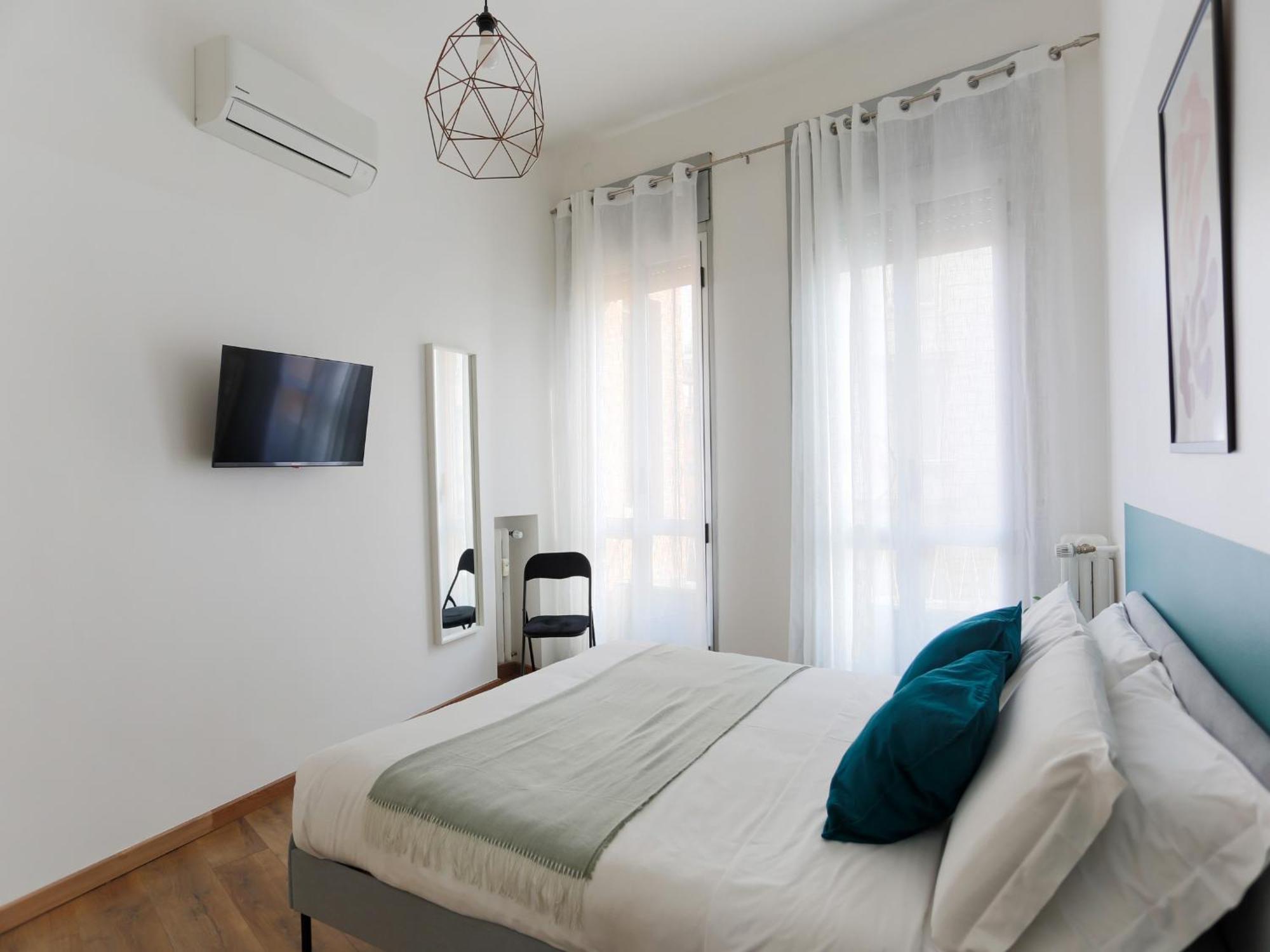 The Best Rent - Cozy Two-Bedroom Apartment Near Colonne S Lorenzo Milan Bagian luar foto