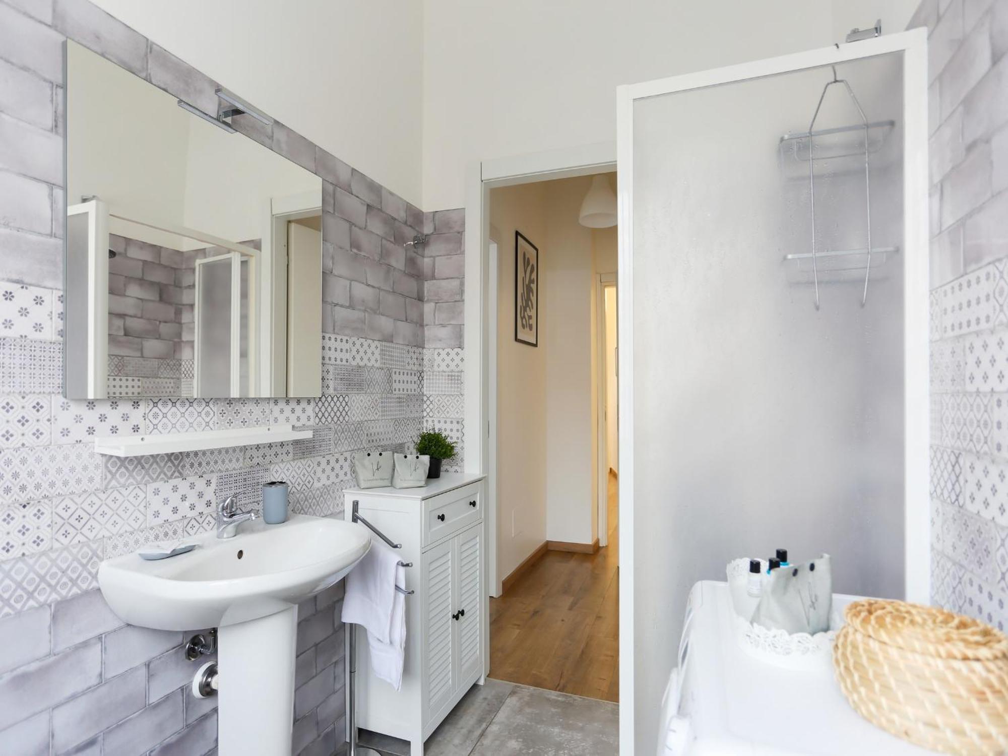 The Best Rent - Cozy Two-Bedroom Apartment Near Colonne S Lorenzo Milan Bagian luar foto