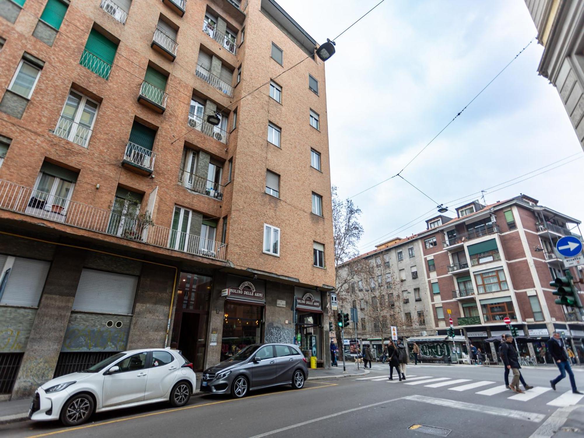 The Best Rent - Cozy Two-Bedroom Apartment Near Colonne S Lorenzo Milan Bagian luar foto